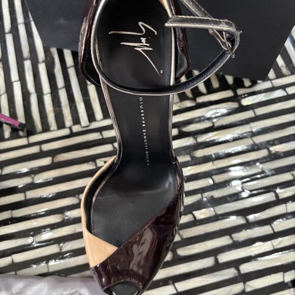 Giuseppe Zanotti Patent Burgundy Open Toe Heels - Picture 10 of 11